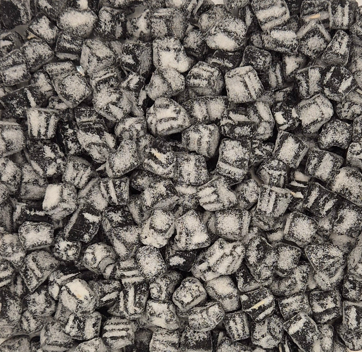 A close up picture of the Swedish Candy Jungle roar (Djungelvrål)